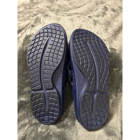 OOFOS navy flip flops, men’s 9, women’s 11 - Picture 9 of 10
